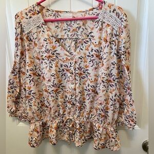 Melloday floral ruffled with lace detail tunic. Size XL. Button front.